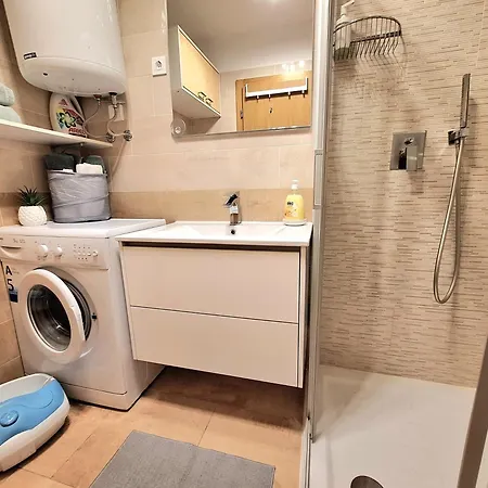 Apartma San - Near The San Simon * 伊佐拉